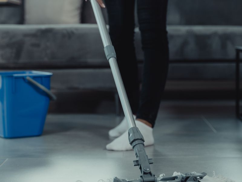 Zeminler özenle paspaslanıyor