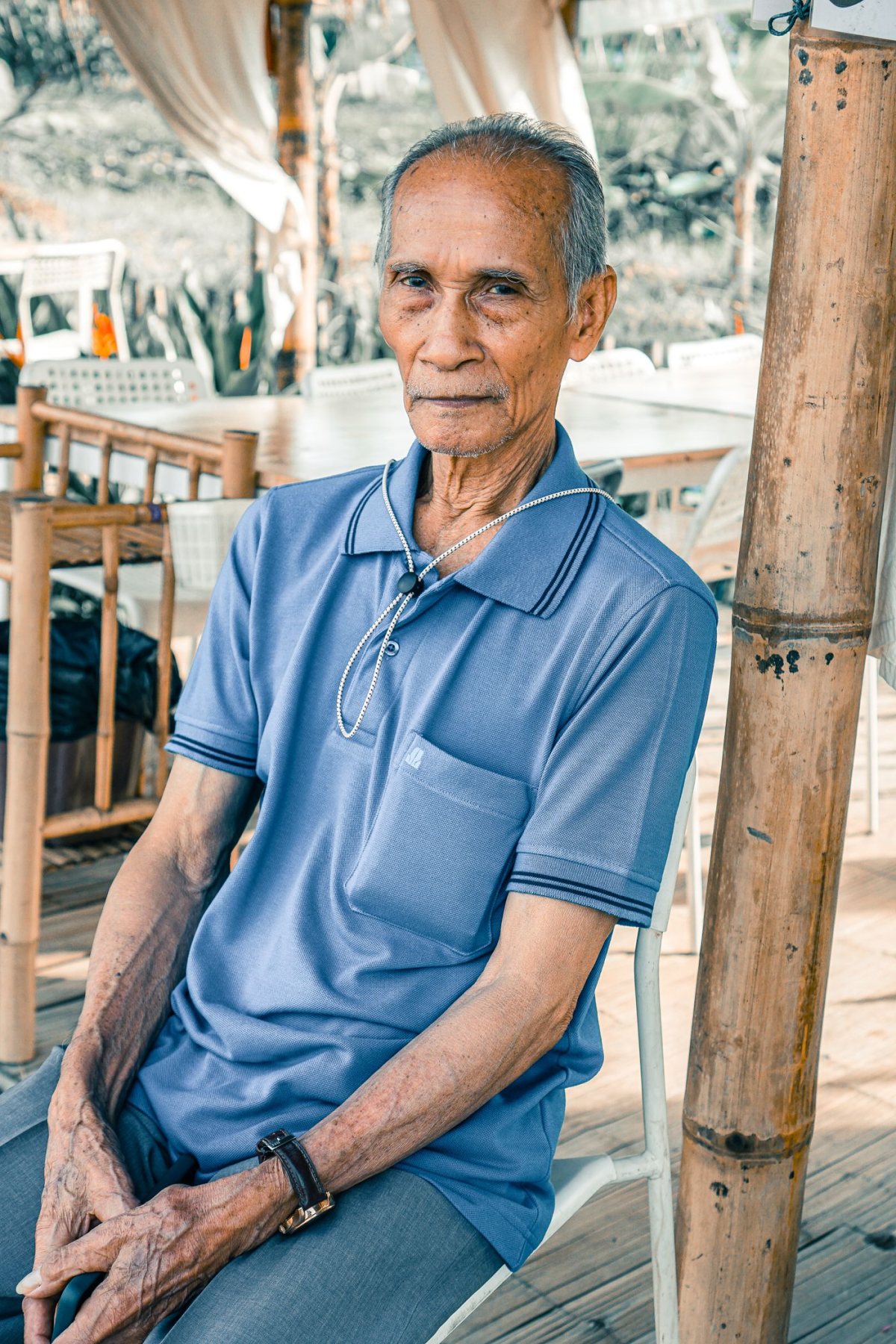 Geniş Yakalı Tişört